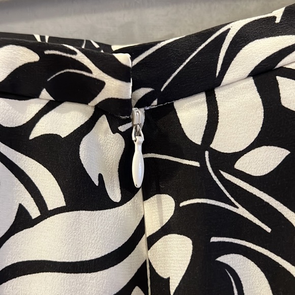 Neiman Marcus 100% Silk black/white skirt size 4 - Picture 8 of 8
